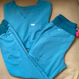 Figs HydroGreen Scrubs Set